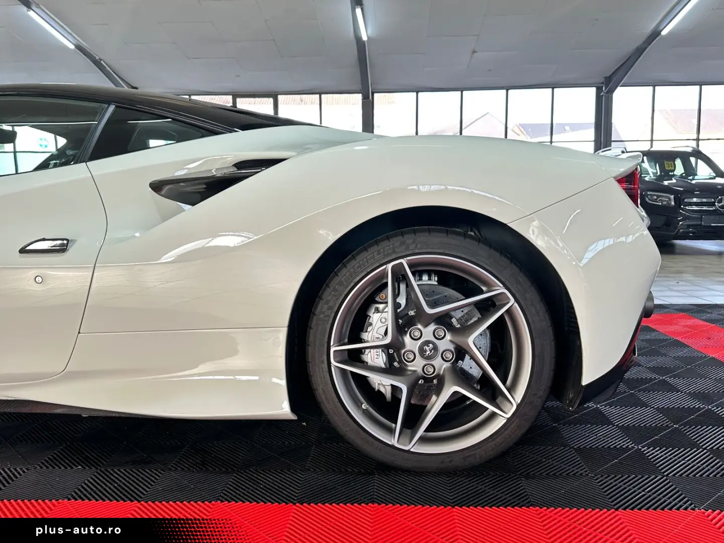 FERRARI F8 Carbon Paket JBL Lift