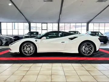 FERRARI F8 Carbon Paket JBL Lift