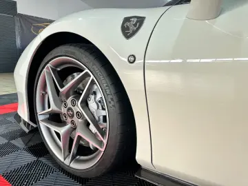 FERRARI F8 Carbon Paket JBL Lift