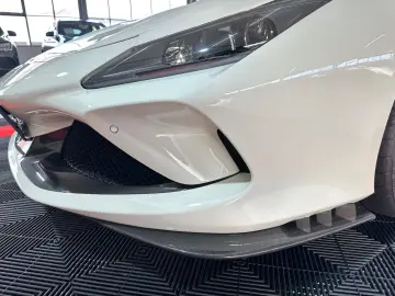 FERRARI F8 Carbon Paket JBL Lift