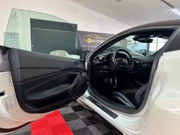 FERRARI F8 Carbon Paket JBL Lift