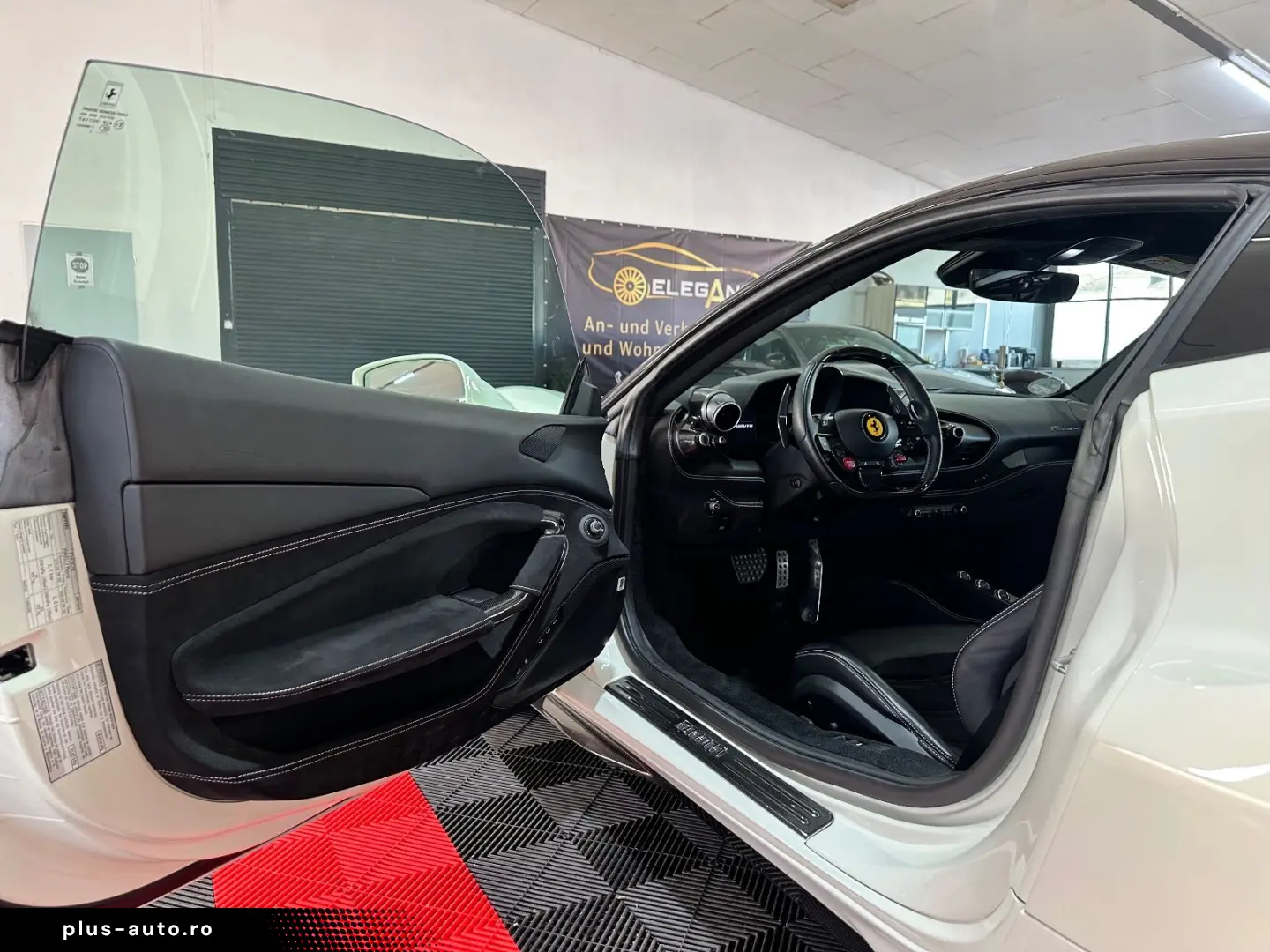 FERRARI F8 Carbon Paket JBL Lift