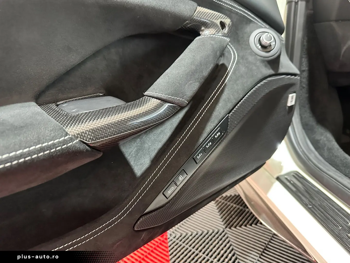 FERRARI F8 Carbon Paket JBL Lift