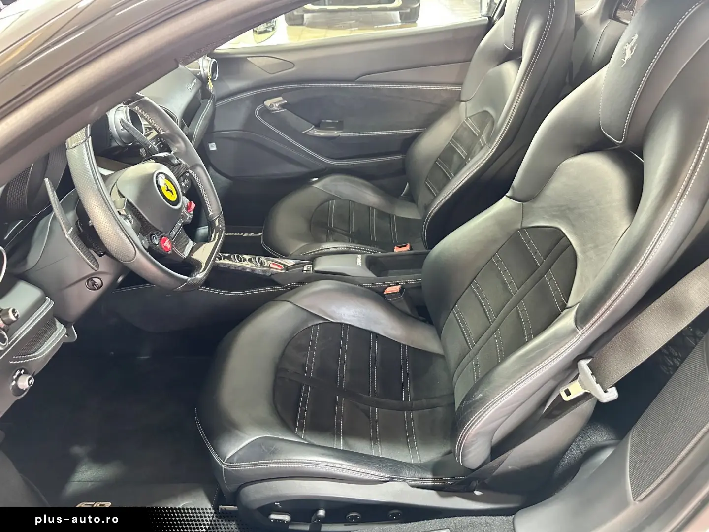 FERRARI F8 Carbon Paket JBL Lift