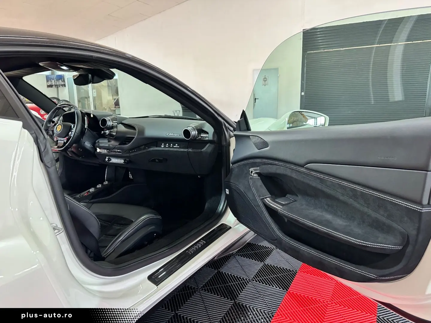 FERRARI F8 Carbon Paket JBL Lift