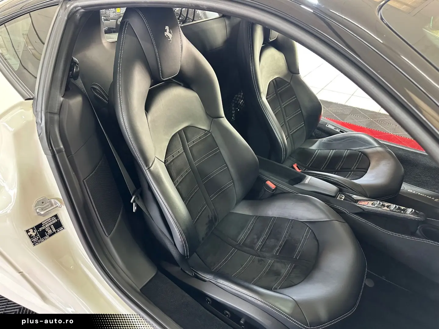 FERRARI F8 Carbon Paket JBL Lift