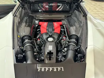 FERRARI F8 Carbon Paket JBL Lift