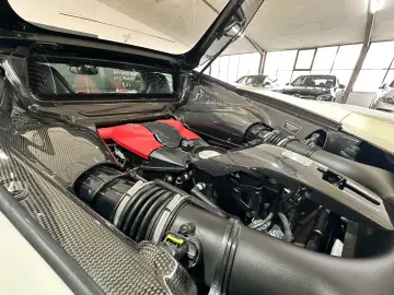 FERRARI F8 Carbon Paket JBL Lift