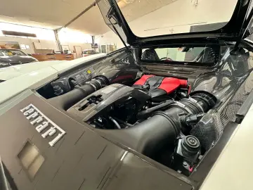 FERRARI F8 Carbon Paket JBL Lift