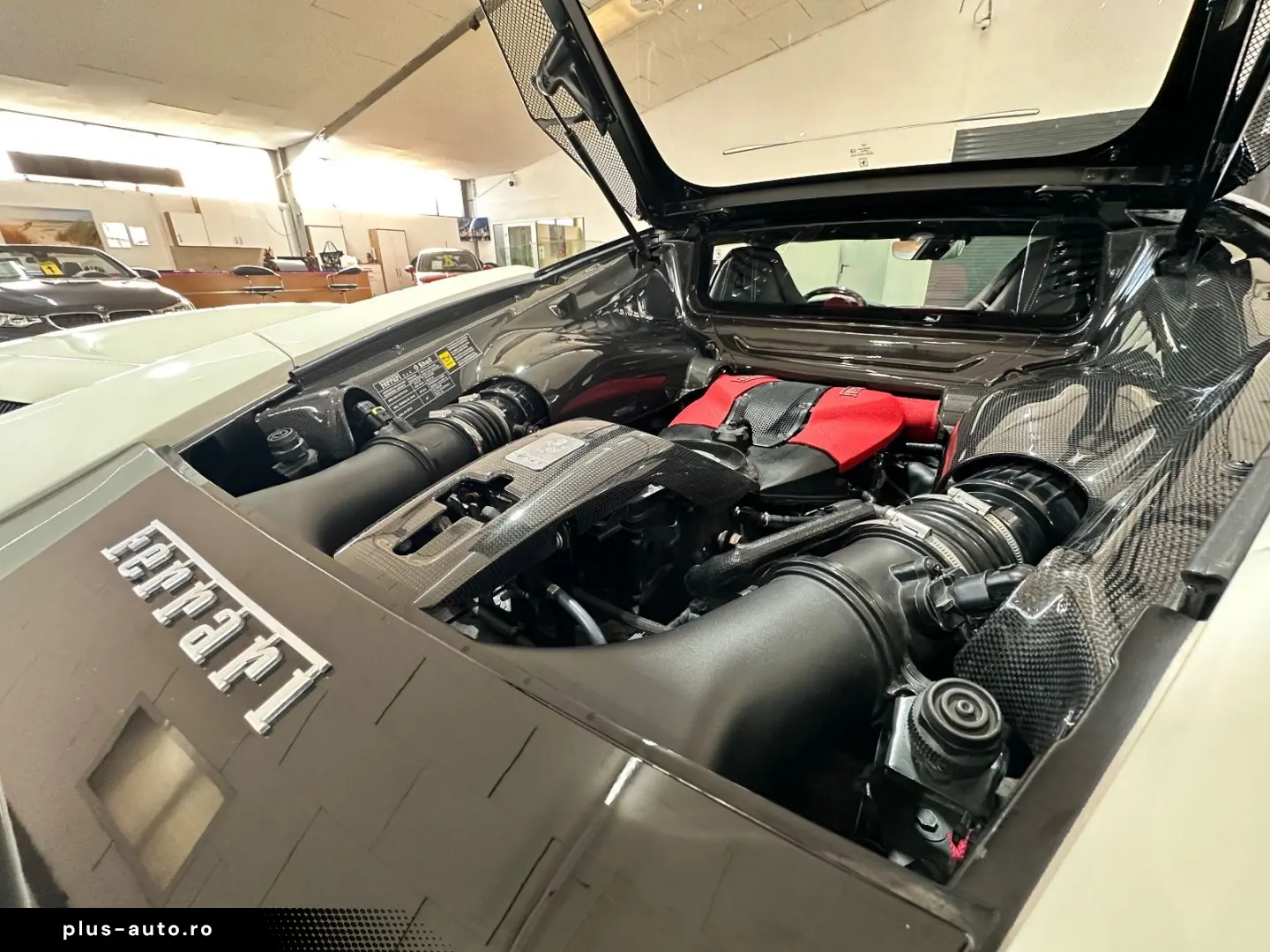 FERRARI F8 Carbon Paket JBL Lift