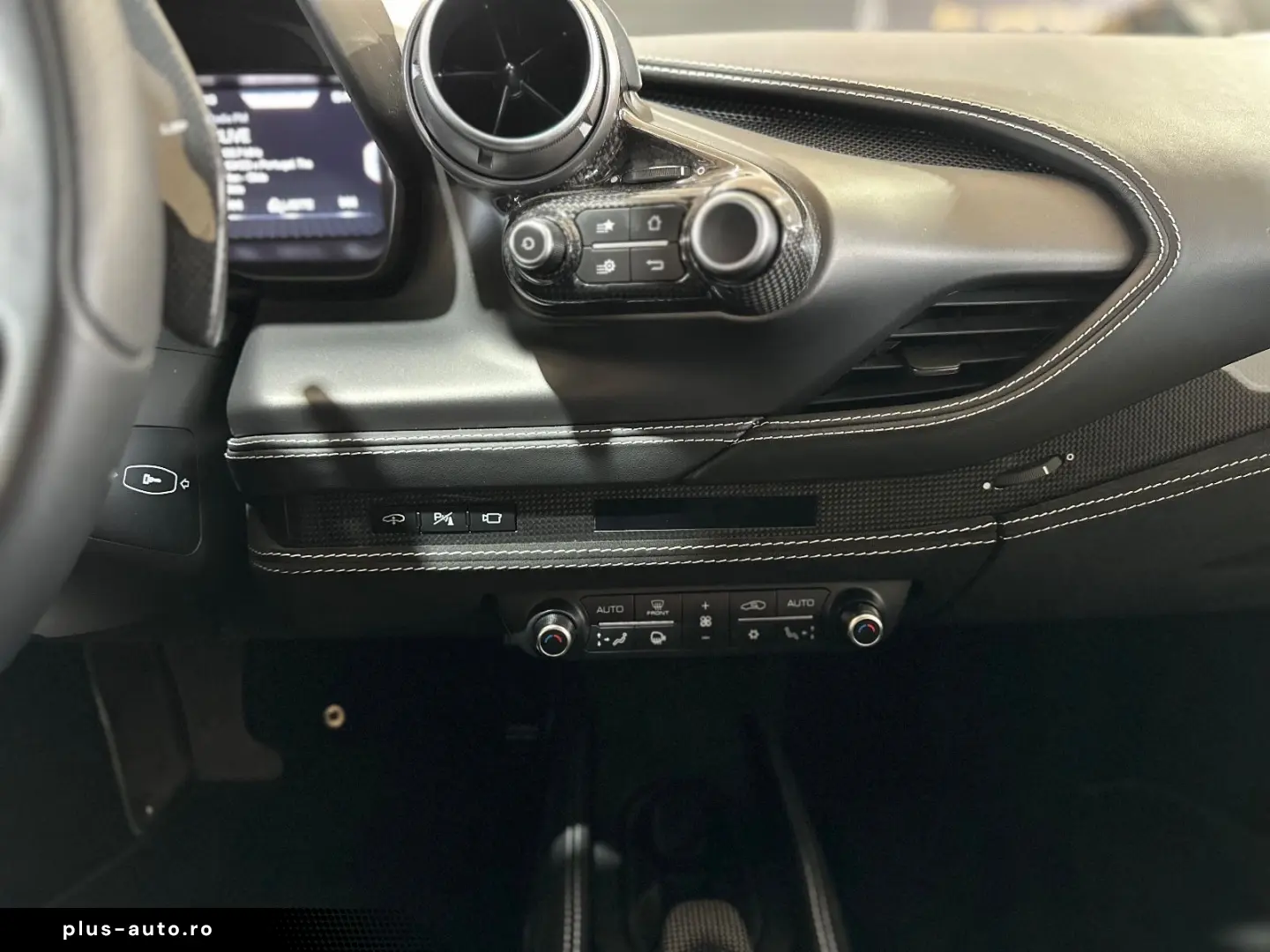 FERRARI F8 Carbon Paket JBL Lift