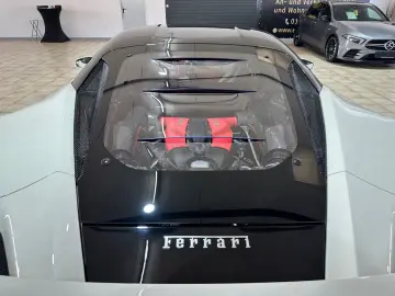 FERRARI F8 Carbon Paket JBL Lift
