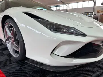 FERRARI F8 Carbon Paket JBL Lift