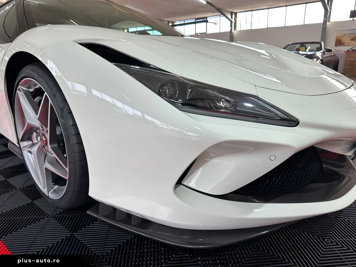 FERRARI F8 Carbon Paket JBL Lift