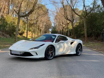 FERRARI F8 Spider Carbon Lift Display CAM el Seats