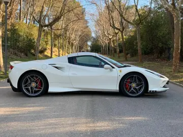 FERRARI F8 Spider Carbon Lift Display CAM el Seats