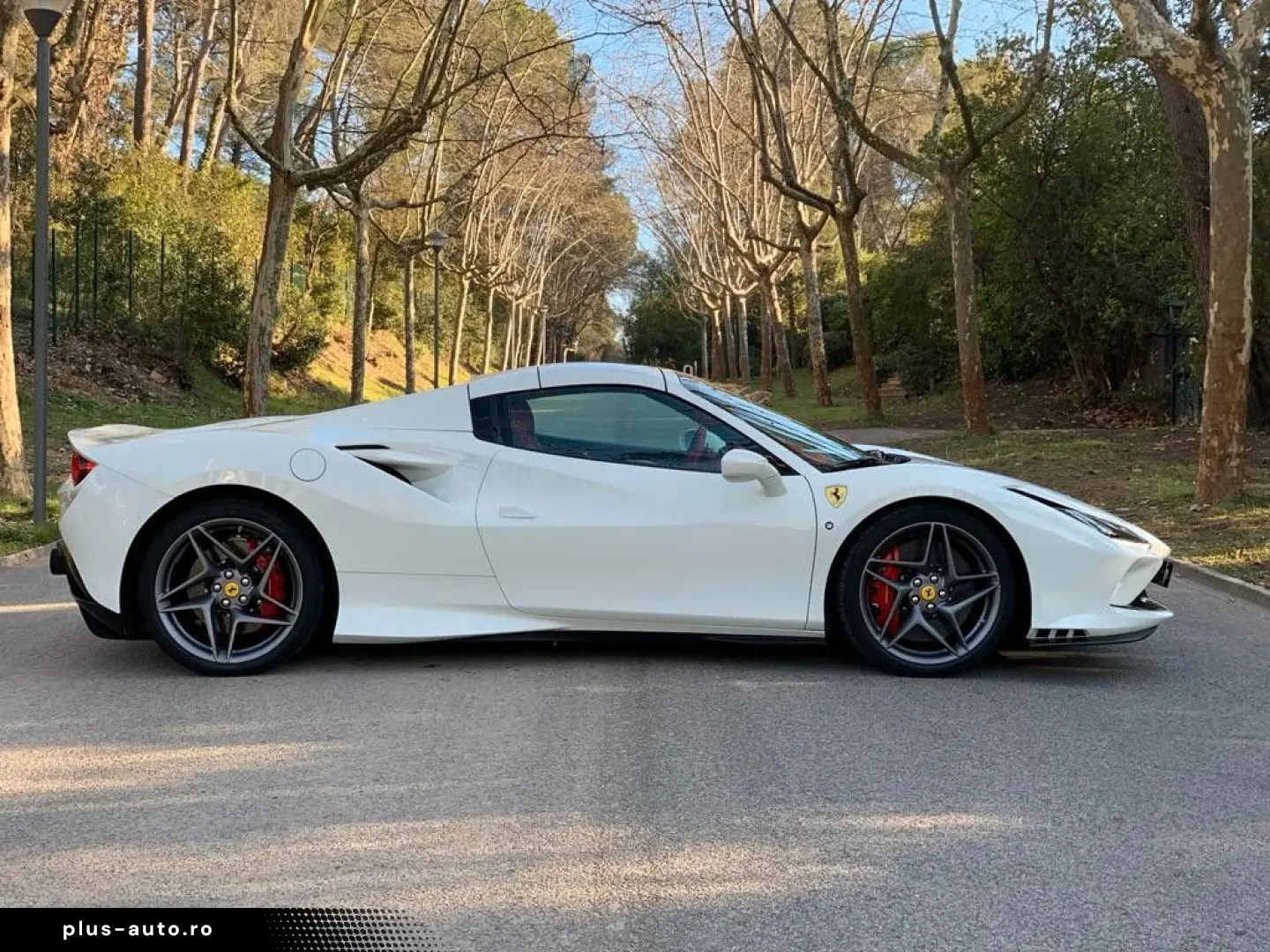 FERRARI F8 Spider Carbon Lift Display CAM el Seats
