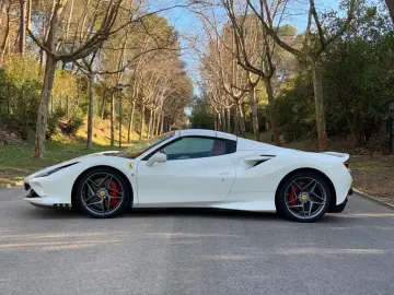FERRARI F8 Spider Carbon Lift Display CAM el Seats