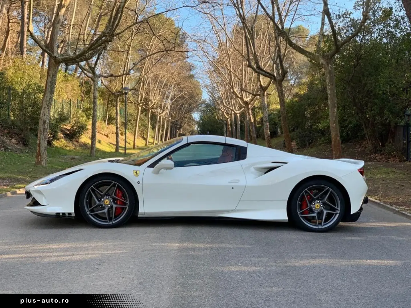 FERRARI F8 Spider Carbon Lift Display CAM el Seats
