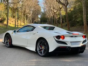 FERRARI F8 Spider Carbon Lift Display CAM el Seats