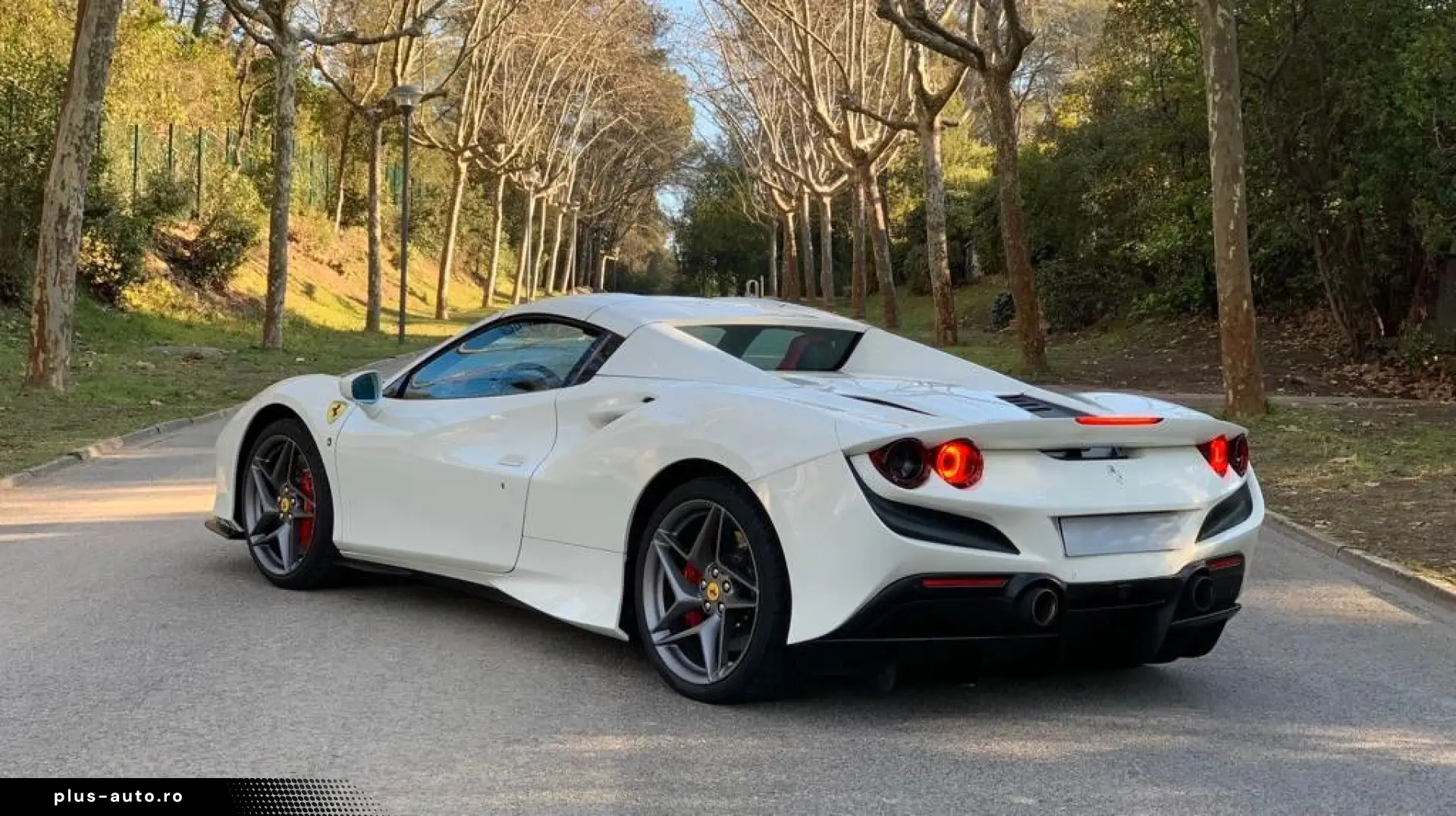FERRARI F8 Spider Carbon Lift Display CAM el Seats