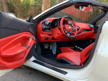 FERRARI F8 Spider Carbon Lift Display CAM el Seats