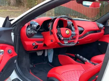 FERRARI F8 Spider Carbon Lift Display CAM el Seats