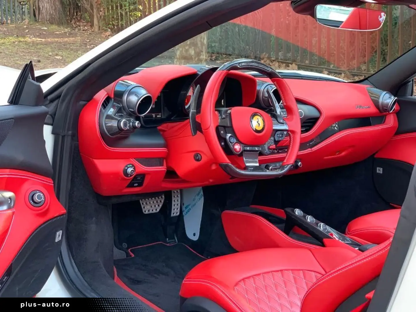 FERRARI F8 Spider Carbon Lift Display CAM el Seats