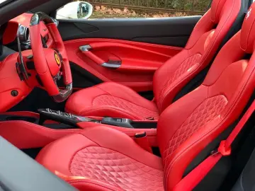 FERRARI F8 Spider Carbon Lift Display CAM el Seats