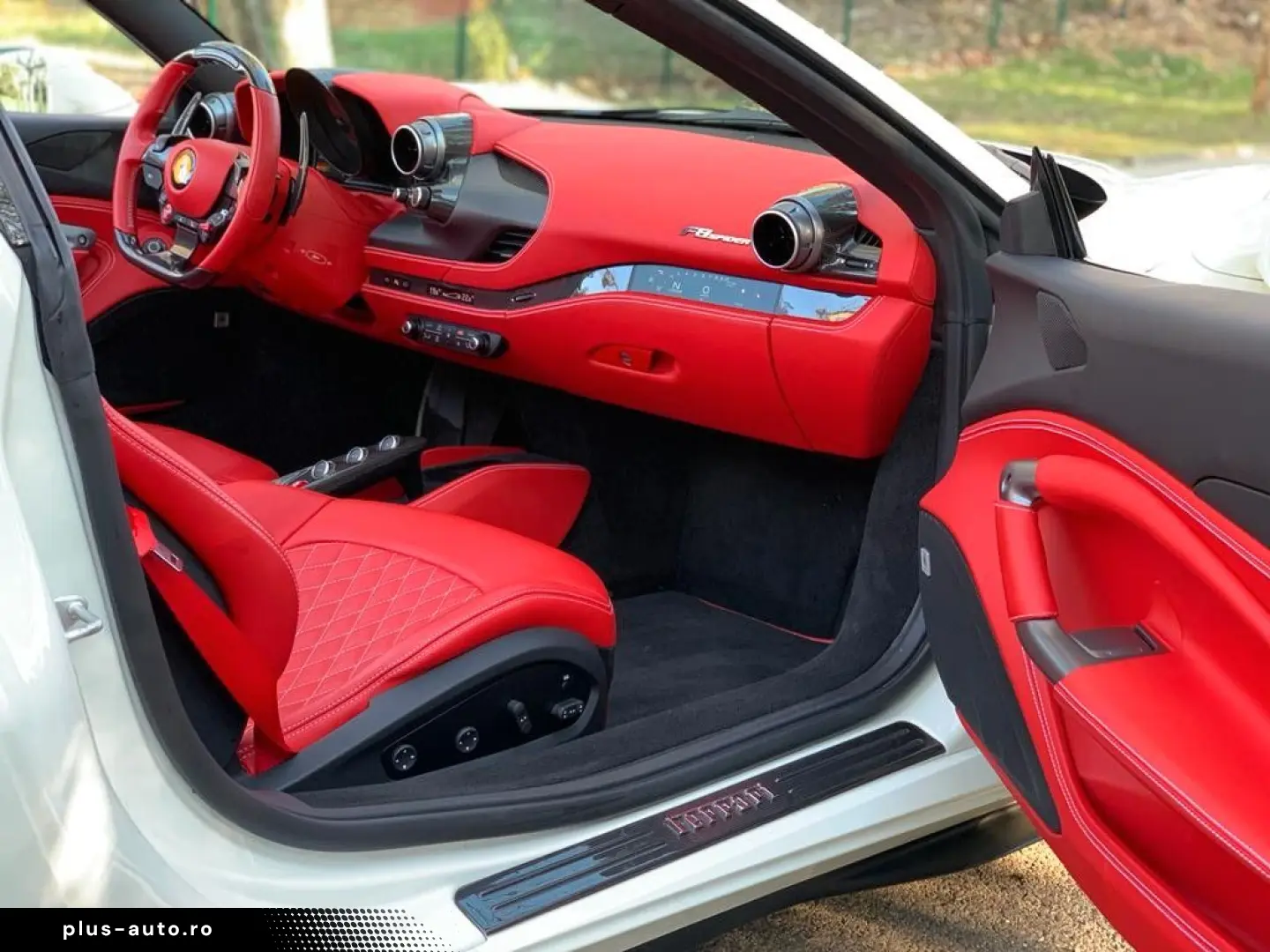 FERRARI F8 Spider Carbon Lift Display CAM el Seats