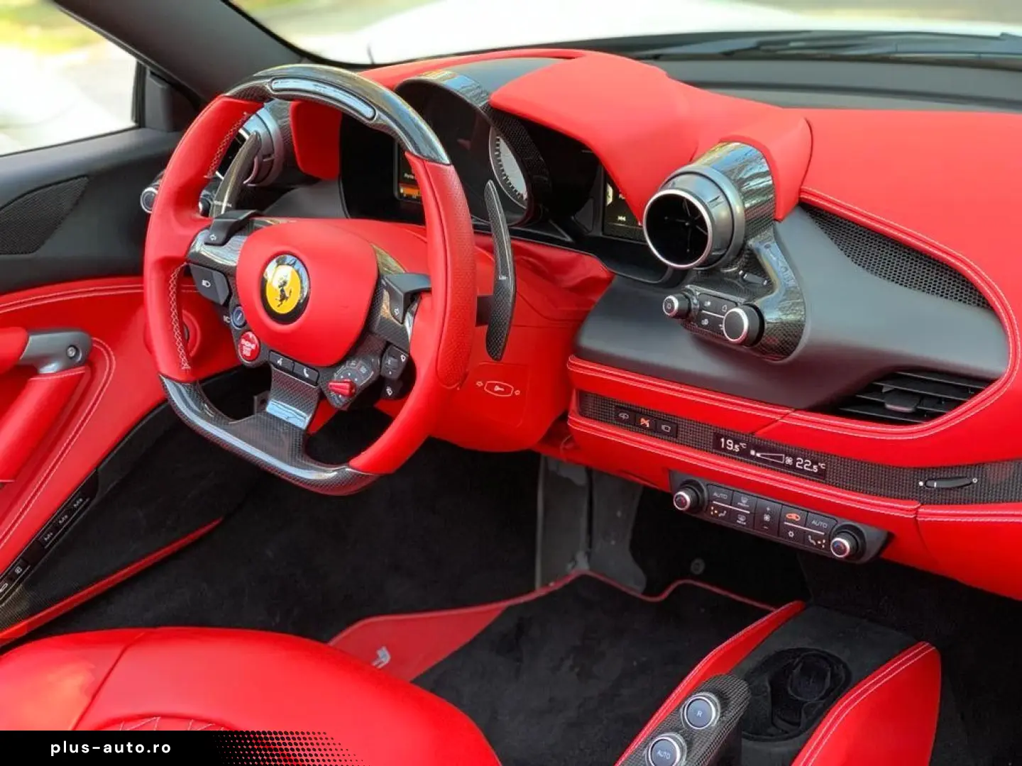 FERRARI F8 Spider Carbon Lift Display CAM el Seats