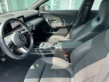 MERCEDES-BENZ CLA 200 Coupé AMG  CAM KEYLESS LED PDC MBUX
