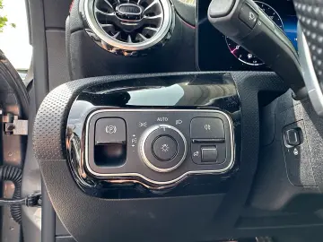 MERCEDES-BENZ CLA 200 Coupé AMG  CAM KEYLESS LED PDC MBUX