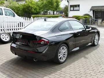 BMW 220i Coupé Advantage   M-Lenkrad Live Cockpit