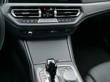 BMW 220i Coupé Advantage   M-Lenkrad Live Cockpit