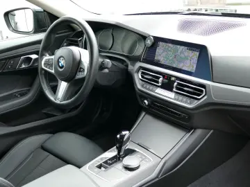 BMW 220i Coupé Advantage   M-Lenkrad Live Cockpit