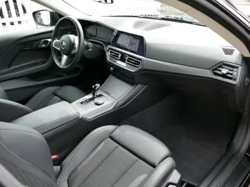 BMW 220i Coupé Advantage   M-Lenkrad Live Cockpit