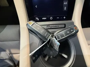 PORSCHE Taycan  Approved Kamera Tempostat Aero20Zoll