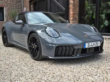 PORSCHE 992 Targa GTS 4