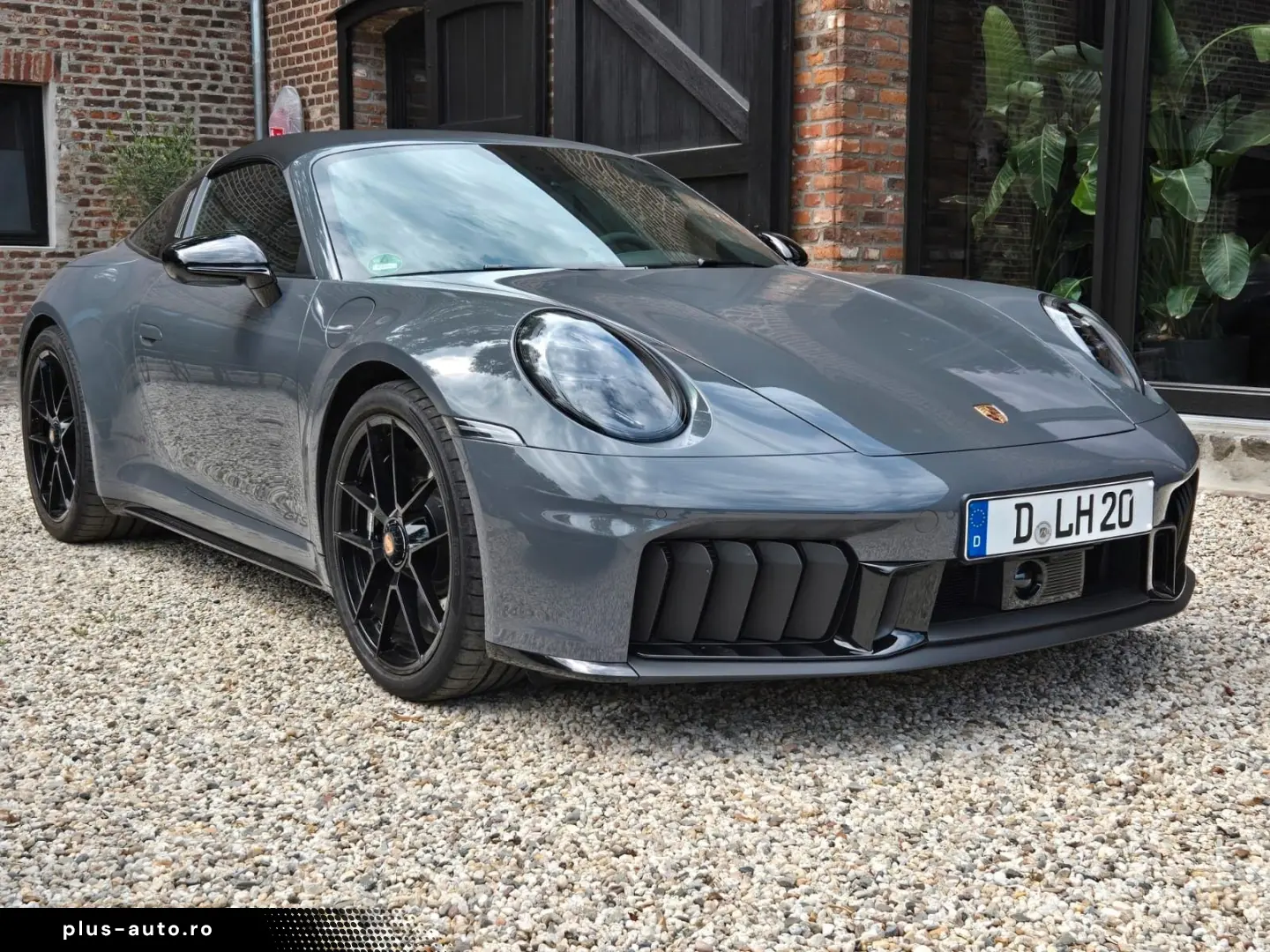 PORSCHE 992 Targa GTS 4