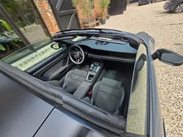 PORSCHE 992 Targa GTS 4