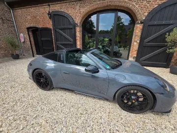 PORSCHE 992 Targa GTS 4