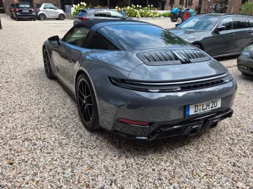 PORSCHE 992 Targa GTS 4