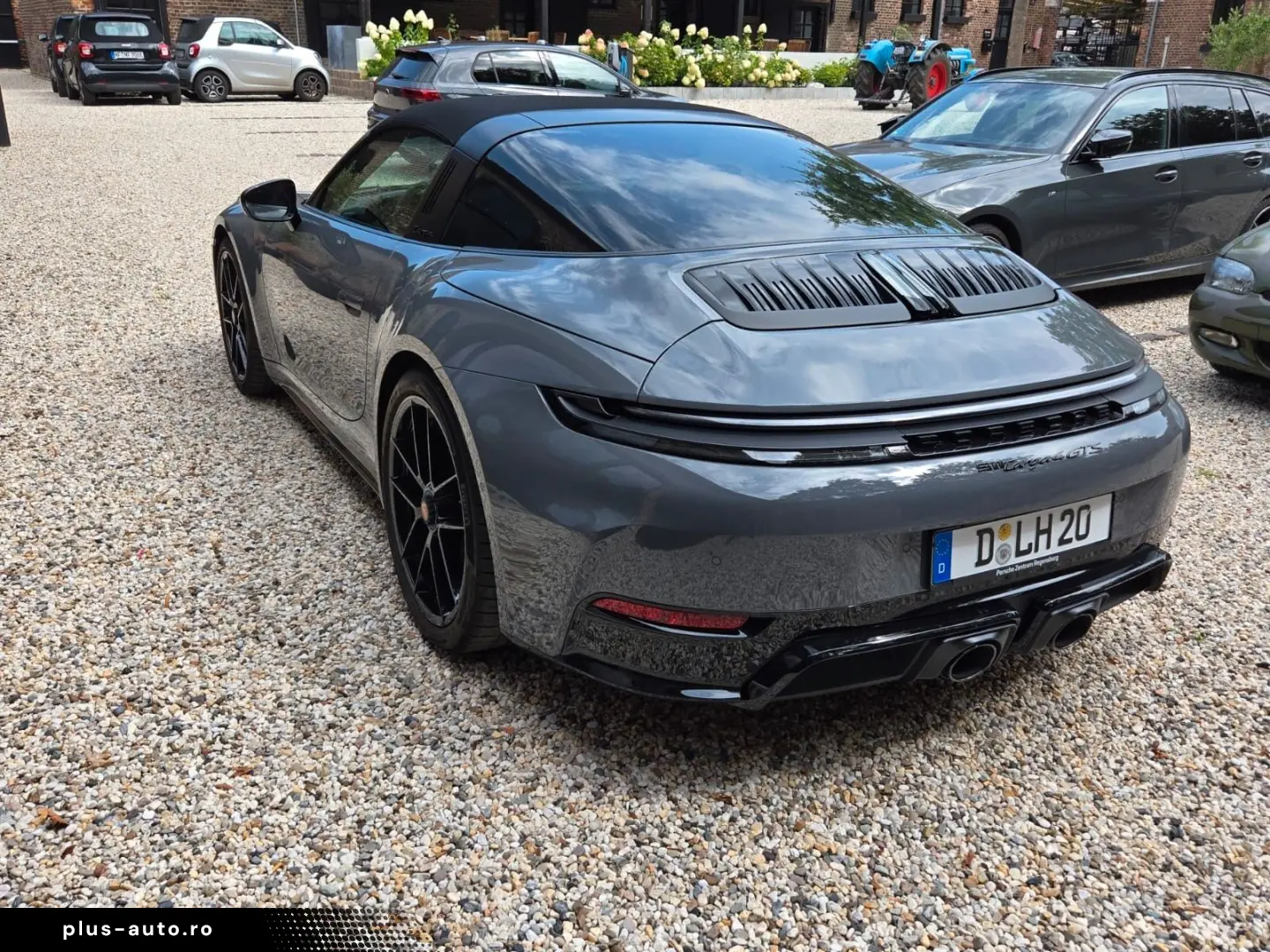 PORSCHE 992 Targa GTS 4