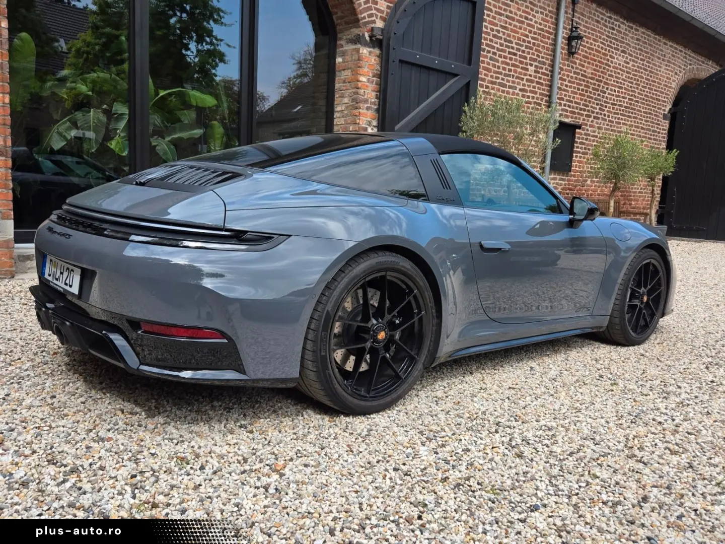 PORSCHE 992 Targa GTS 4