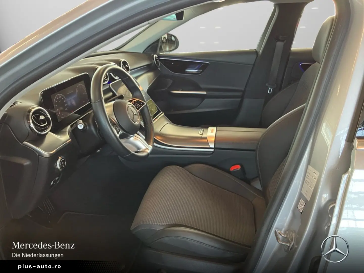 MERCEDES-BENZ C 300 e Avantgarde LED Distr Kam NaviPrem Ambi