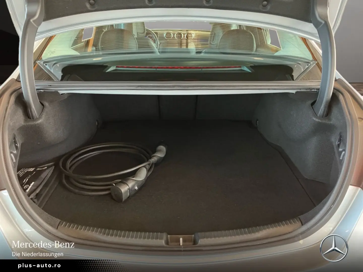 MERCEDES-BENZ C 300 e Avantgarde LED Distr Kam NaviPrem Ambi