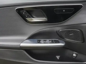 MERCEDES-BENZ C 300 4M Avantgarde DigitalLight Panor&hellip;