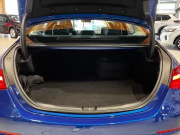 MERCEDES-BENZ C 300 e Avantgarde ACC AHK HUD Navi KAM LED