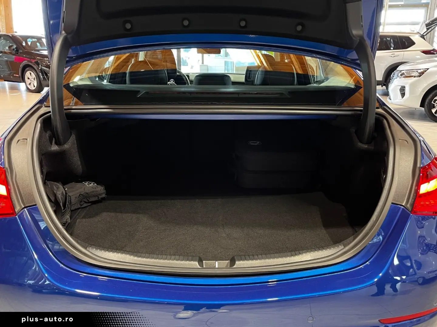 MERCEDES-BENZ C 300 e Avantgarde ACC AHK HUD Navi KAM LED